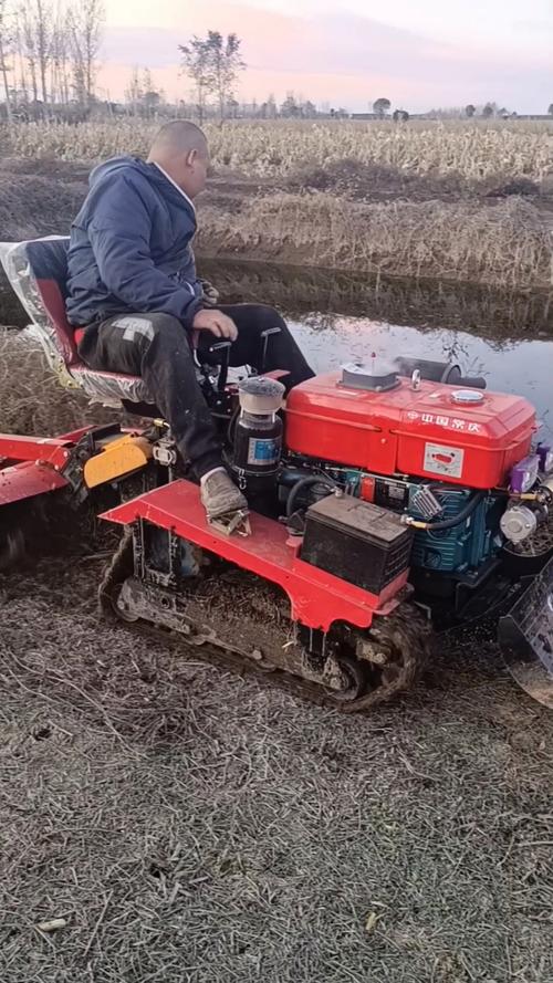 微耕機 農業(yè)機械現(xiàn)代化的多面手，助力果園大棚與山地丘陵高效生產